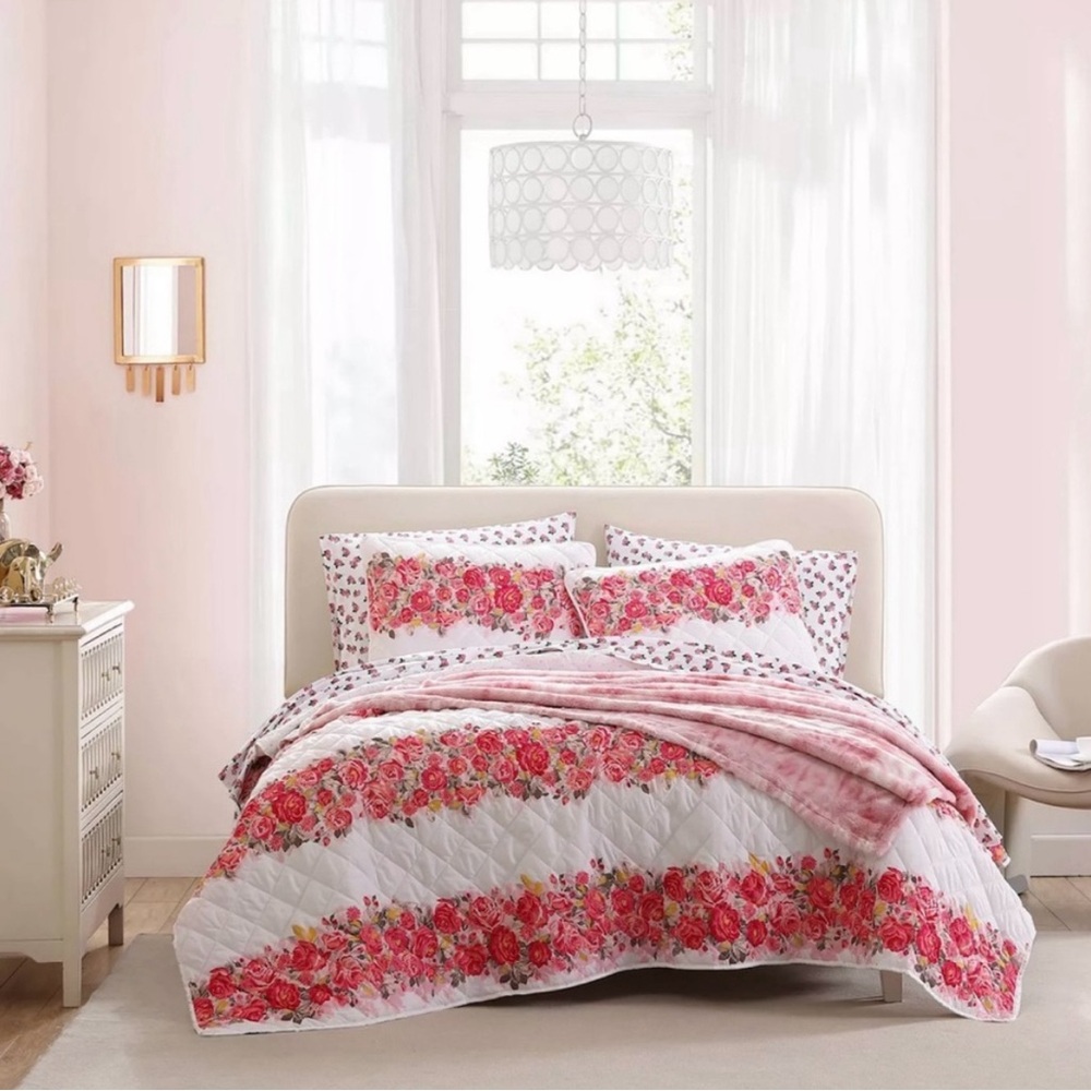 Betsey Johnson Floral Full/Queen Quilt Set NWT